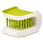 فرچه مخصوص تمیزکردن کمربند خودرو یک فرچه دو طرفه است که به صورت ویژه برای تمیز کردن سریع و آسان کمربند خودرو طراحی شده است.