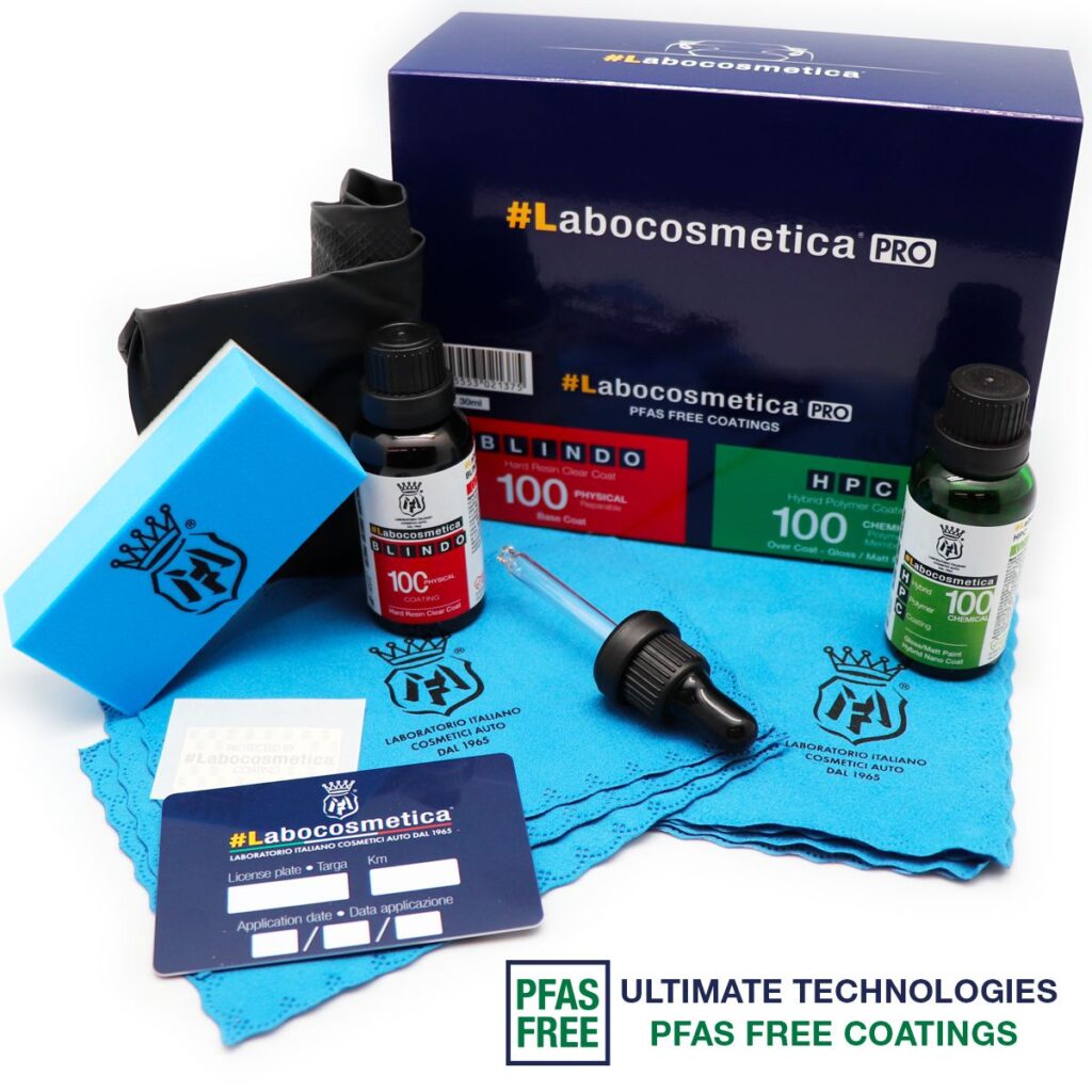 کیت نانو سرامیک بدنه Labocosmetica Blindo Plus + HPC ترکیبی فوق‌العاده از دو پوشش محافظتی است که بدنه خودرو را به شکلی کاملاً حرفه‌ای در برابر عوامل آسیب‌زا ایمن می‌کند. این محصول با بهره‌گیری از تکنولوژی نانو ساخت برند معتبر Mafra ایتالیا، گزینه‌ای بی‌نظیر برای دیتیلرهای حرفه‌ای و علاقه‌مندان به محافظت حداکثری از رنگ بدنه خودرو به شمار می‌رود.