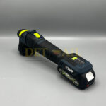 ا استفاده از دو باتری ۲۰ ولتی و شارژر، این دستگاه به شما امکان کار بدون وقفه تا مدت طولانی را می‌دهد، هر باتری قادر است تا ۲ ساعت شارژ نگه دارد.