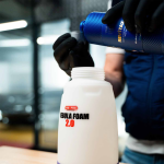 Revitax یک شامپو واکس حرفه‌ای از برند Mafra – Labocosmetica است که شستشو، براقیت و لایه محافظ را همزمان ارائه می‌دهد و سطح خودرو را آب‌گریز و درخشان می‌کند.